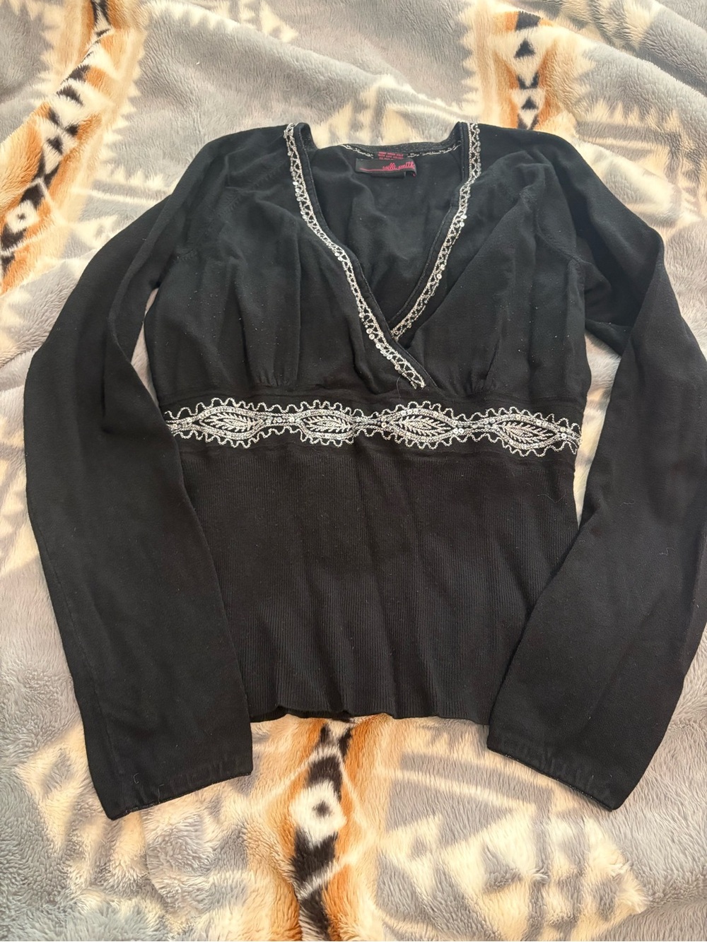 Willi Smith Black Long-Sleeve V-Neck Top with White Embroidered Trim